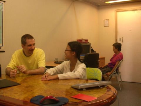 Oral English courses are provided by a Westerner English tutor in Hong Kong